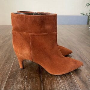 Aquatalia Marabella Woman’s 7 Tan Carmel Suede Bootie Pointy Toe Bronze Brown